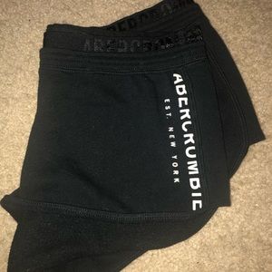 Abercrombie & Fitch shorts size Small